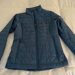 Patagonia women’s lightweight puff jacket XS